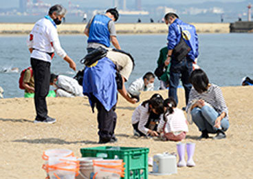 「2022年 国際ロータリー 第2700地区第5グループ 奉仕デー」 糸島市　芥屋海水浴場 / 福岡市　シーサイドももち海浜公園